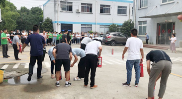 安全生產(chǎn)，消防結(jié)合，預(yù)防為主。--雙德譽(yù)進(jìn)行消防演練