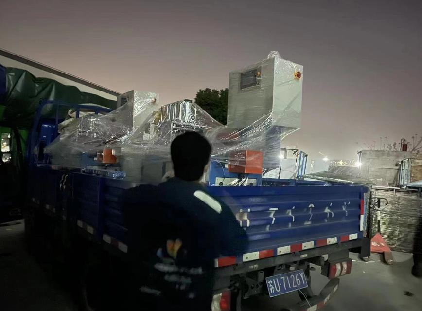 2臺(tái)鋁材切割機(jī)設(shè)備發(fā)往浙江余姚 2臺(tái)鋁材切割機(jī)設(shè)備發(fā)往浙江余姚